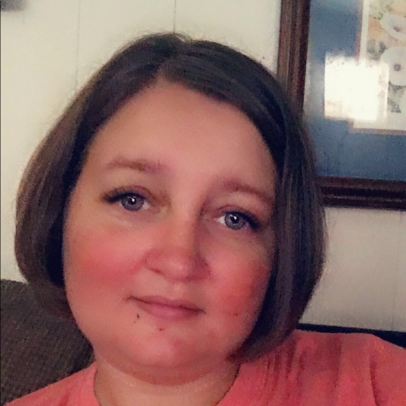 Meet your Posher, April - Picture 1 of 1